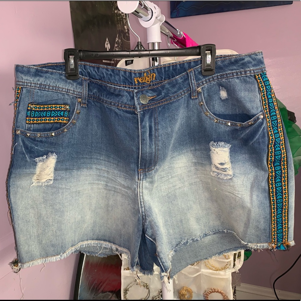 DENIM SHORTS BY REIGN SZ 22